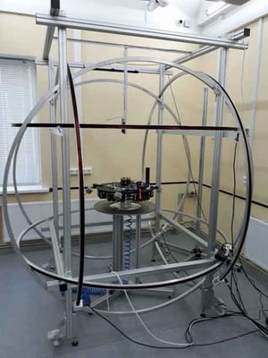 校准磁强计的亥姆霍兹线圈系统。来源：Dragonfly Aerospace