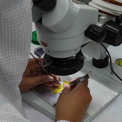 请注意。在实践中，当涉及到医疗技术线圈时，我们是在毫米或甚至微米的范围内。