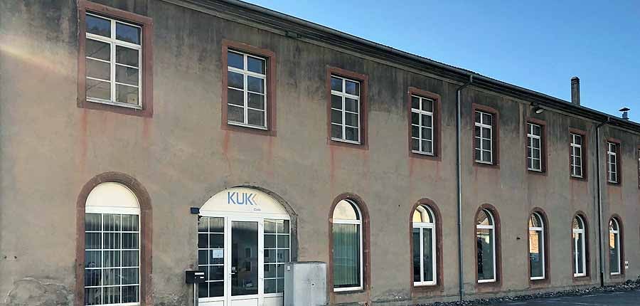 KUK法兰克福。遍布全球的生产基地和成熟的供应商网络保证了客户的就近性，较短的运输距离，以及为客户特定的线圈、变压器、组件和电子产品提供最佳条件。